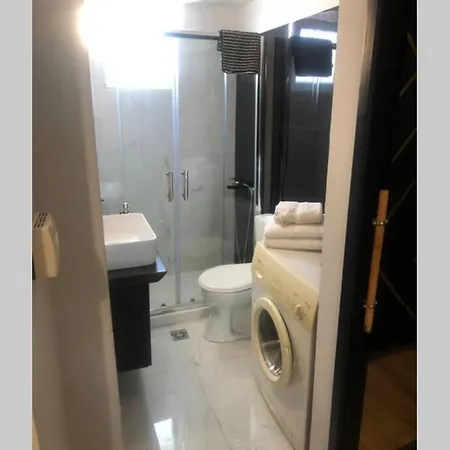 Comfortable Studio W/ Bicycles In The Center *